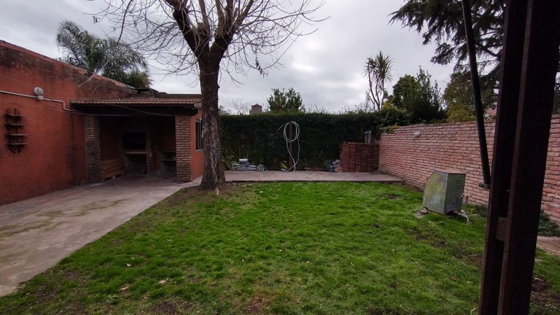Espectacular casa con lote y piscina en Hurlingham