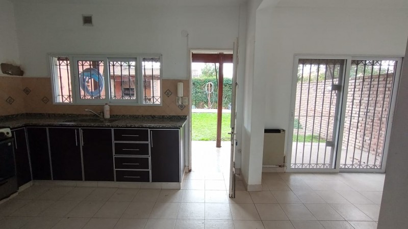 Espectacular casa con lote y piscina en Hurlingham
