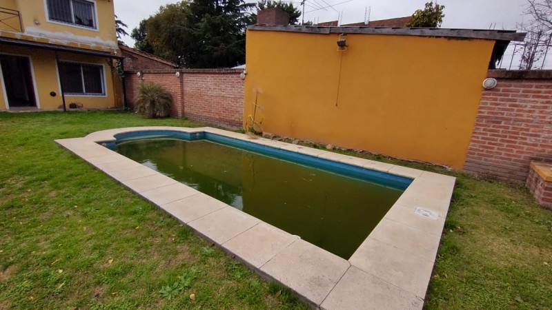 Espectacular casa con lote y piscina en Hurlingham