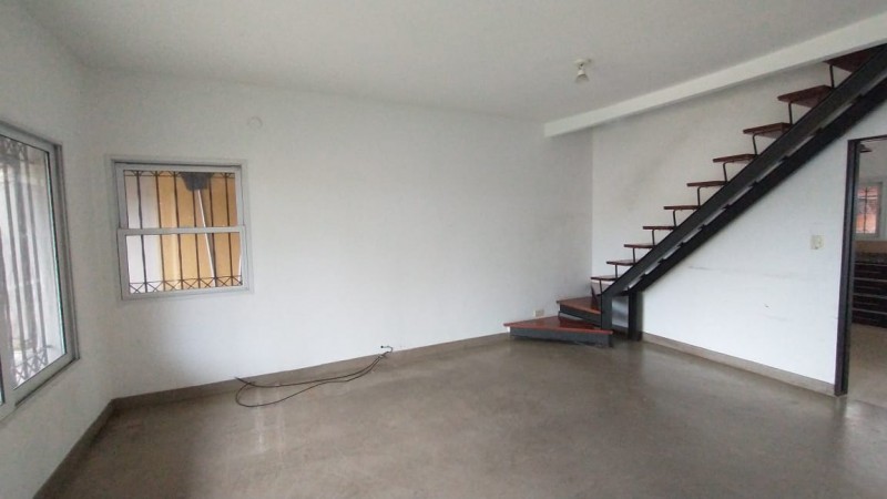 Espectacular casa con lote y piscina en Hurlingham