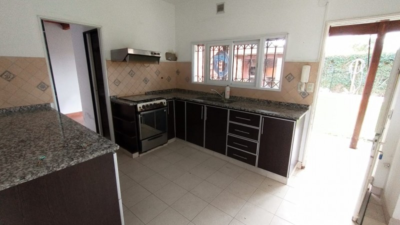 Espectacular casa con lote y piscina en Hurlingham