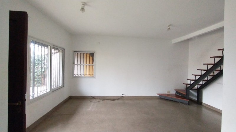 Espectacular casa con lote y piscina en Hurlingham