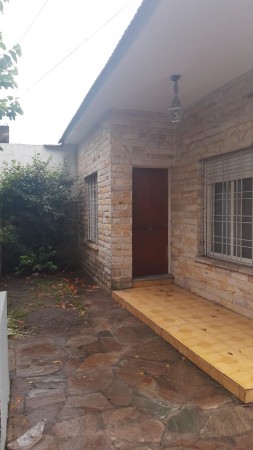 Casa al frente y segunda propiedad al fondo