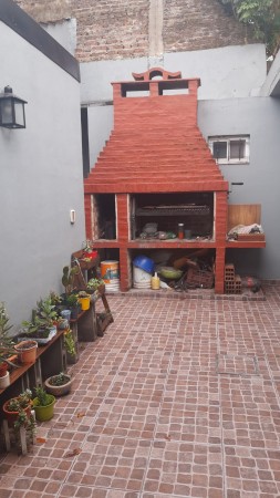 Casa al frente y segunda propiedad al fondo