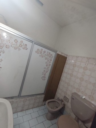 Casa al frente y segunda propiedad al fondo