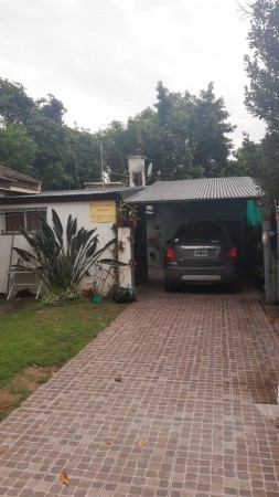 Casa al frente y segunda propiedad al fondo