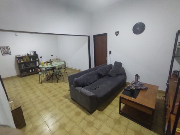 Casa al frente y segunda propiedad al fondo