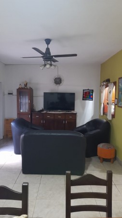 Casa al frente y segunda propiedad al fondo