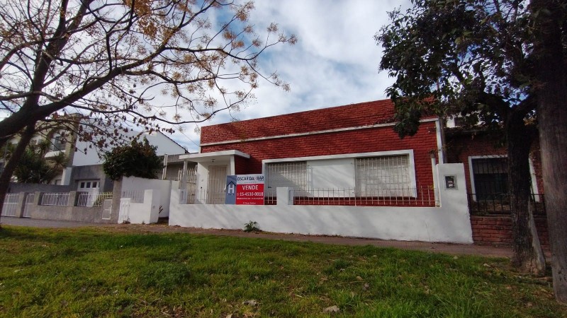 Casa en Villa Club con parque