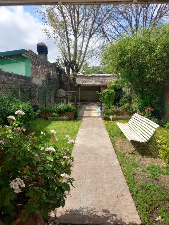 Casa de época, excelente conservación. Apto crédito
