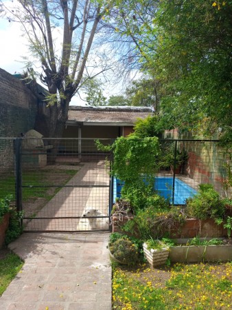 Casa de época, excelente conservación. Apto crédito
