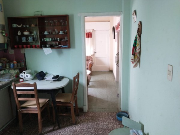 Casa en Villa Tesei con gran galpón al fondo