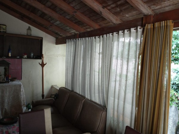 Casa en Villa Tesei con gran galpón al fondo