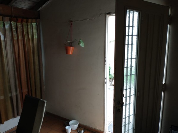 Casa en Villa Tesei con gran galpón al fondo