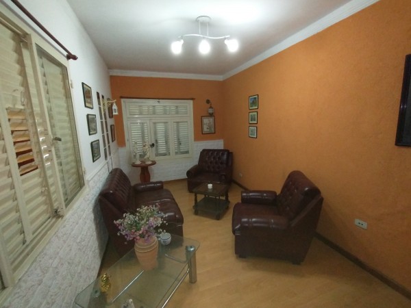 Casa amplia y bien ubicada