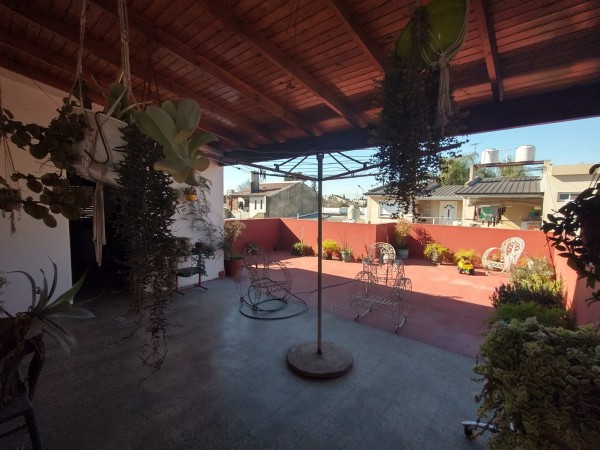 2 casas, ideal para varias familias