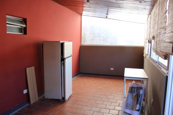 Casa con Departamento y Locales Villa Club al lado del Porteño