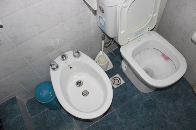 Casa con Departamento y Locales Villa Club al lado del Porteño