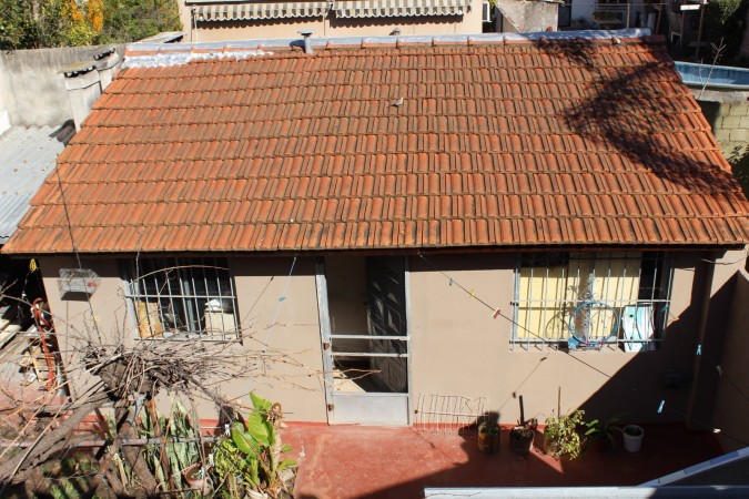 Casa con Departamento y Locales Villa Club al lado del Porteño