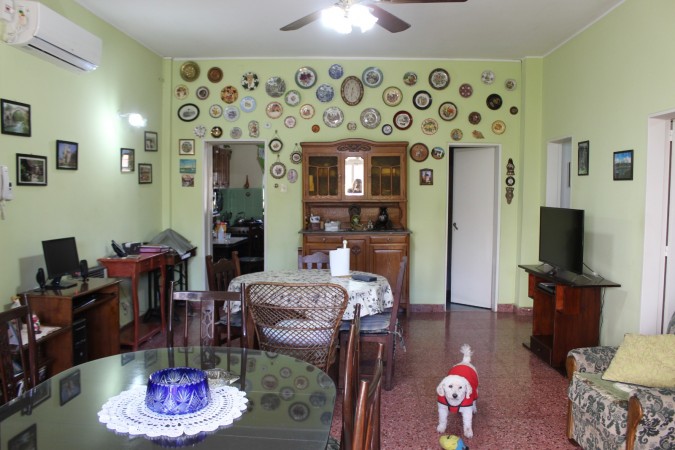 Casa con Departamento y Locales Villa Club al lado del Porteño