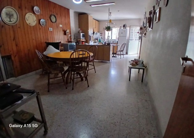 Casa con amplio parque sobre Pasaje Cintra Hurlingham