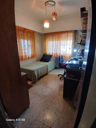 Casa con amplio parque sobre Pasaje Cintra Hurlingham