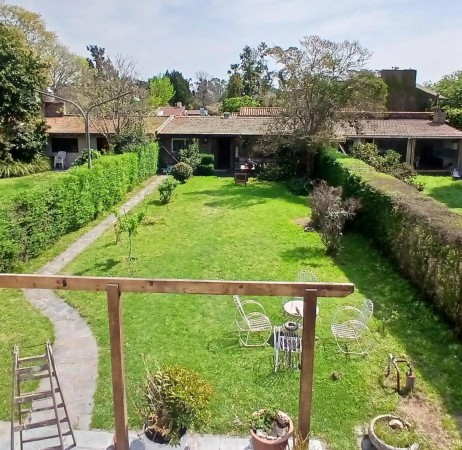 Casa con amplio parque sobre Pasaje Cintra Hurlingham