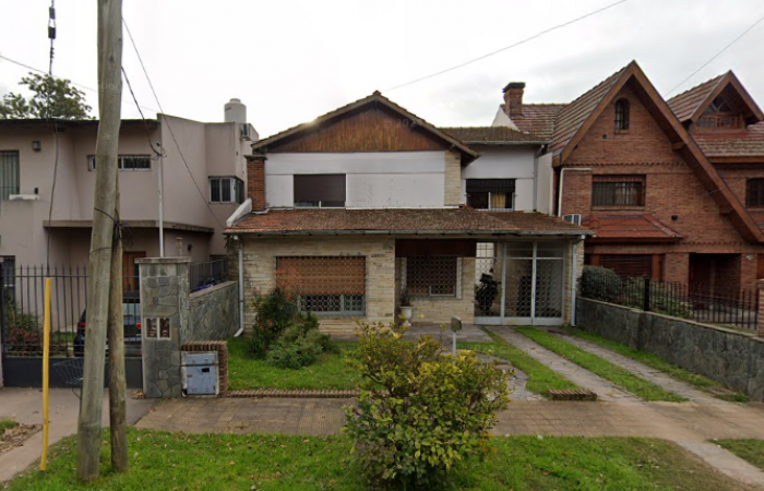 Casa con amplio parque sobre Pasaje Cintra Hurlingham