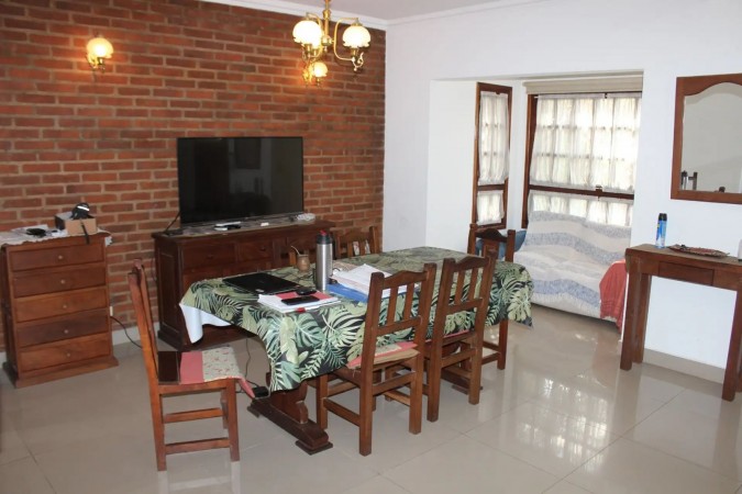 Casa triplex en centro de Hurlingham
