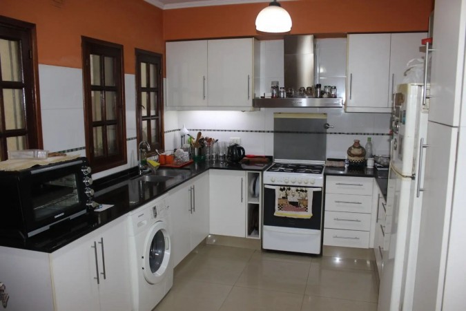 Casa triplex en centro de Hurlingham