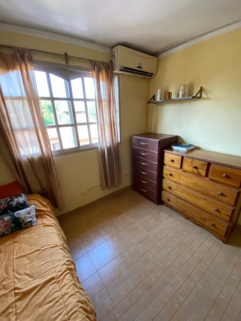 Casa con depto en planta alta 