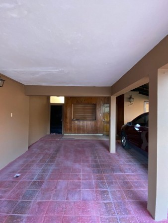 Casa con depto en planta alta 