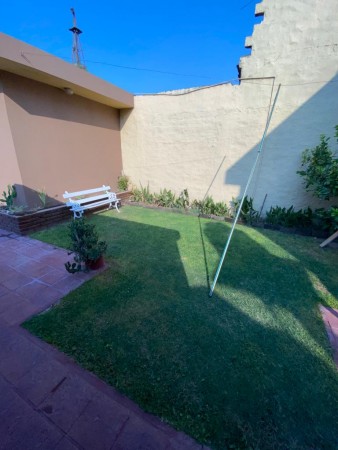 Casa con depto en planta alta 