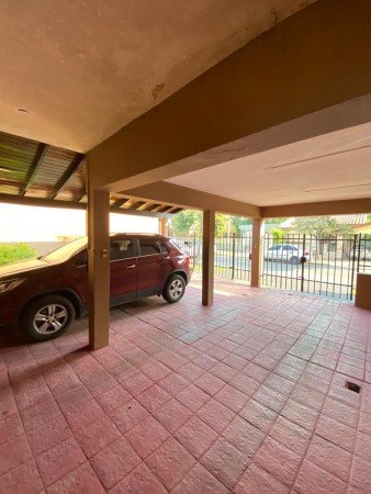 Casa con depto en planta alta 