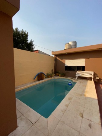 Casa con depto en planta alta 