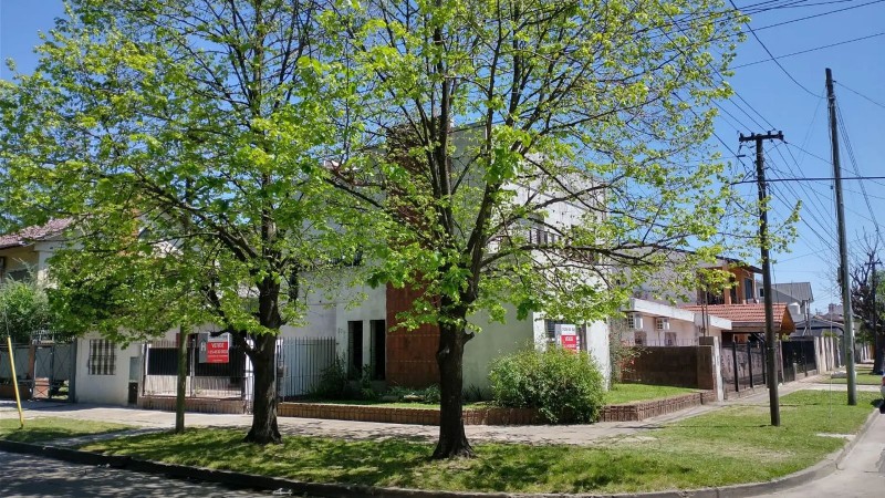 Casa sobre Santa Ana frente al Golf Hurlingham