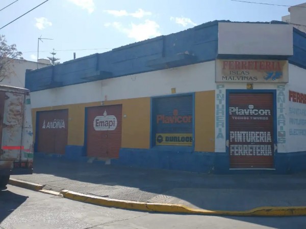 Locales en venta esquina Wenceslao del Tata y Julio Perdiguero