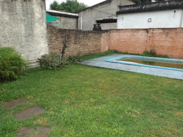 Casa amplia y con piscina en Villa Club