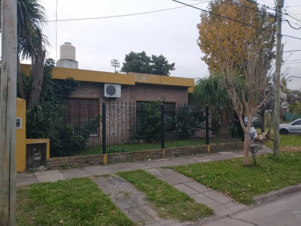 Amplia casa en una planta calle Epecuén
