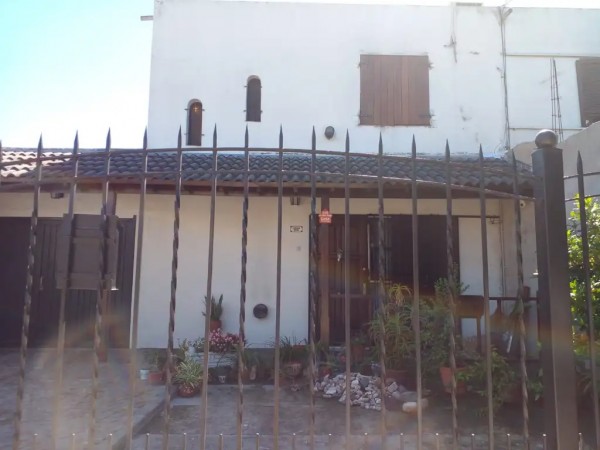 Casa en esquina, amplia y luminosa