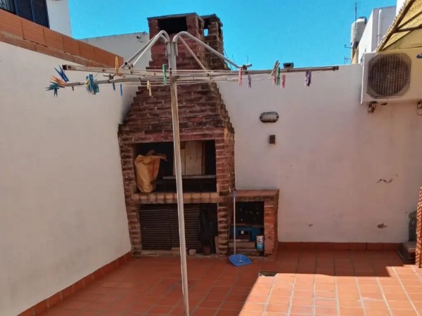 Casa en esquina, amplia y luminosa