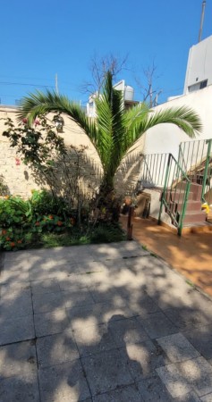Casa con local sobre Granaderos Villa Club