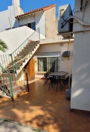 Casa con local sobre Granaderos Villa Club