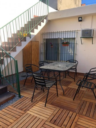 Casa con local sobre Granaderos Villa Club