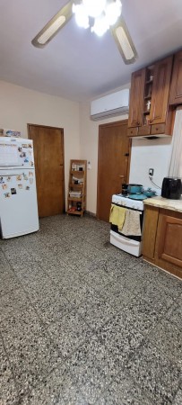 Casa con local sobre Granaderos Villa Club