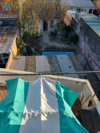 2 locales con departamento arriba y fondo