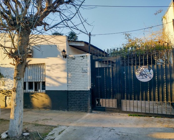 Casa con amplio lote en Villa Club