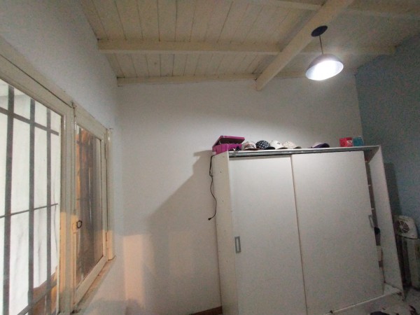 Casa con piscina, bien ubicada