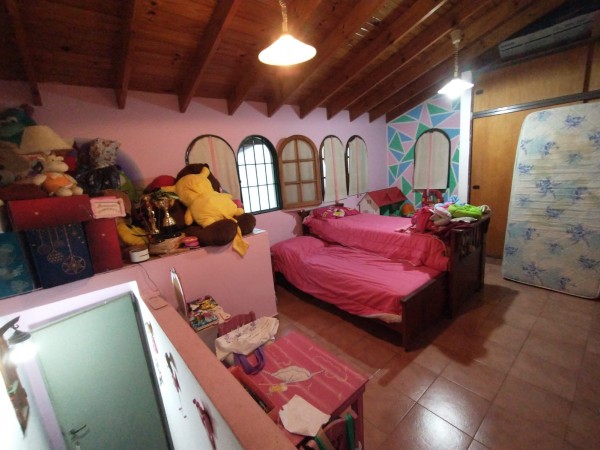 Casa con piscina, bien ubicada