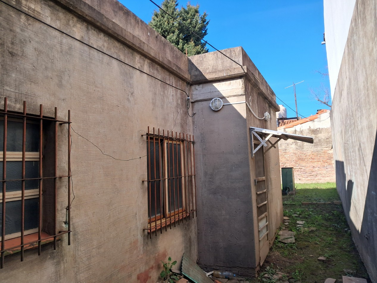 LOCAL COMERCIAL "SANTA TERESITA", HISTORICO EN LA ZONA, MAS CASA, MAS COCHERA, LOTE LIBRE.